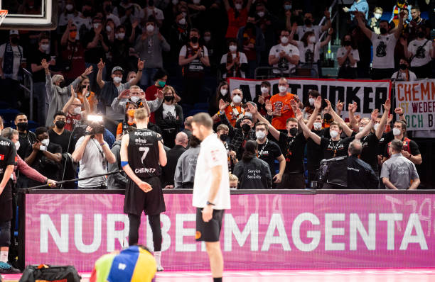 卫群压制 卫群压制